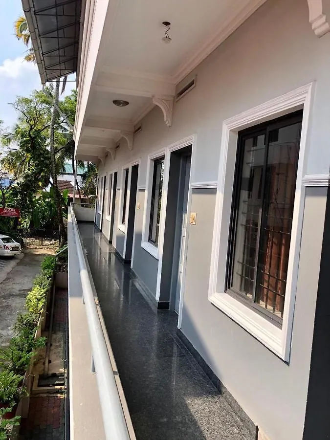 New As Tourist Home Kochi Lodge